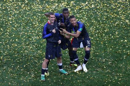 La Francia solleva la Coppa del Mondo: tutte le foto della festa  12