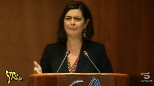 Furia Boldrini contro Salvini: "Prenda lezioni di educazione civica"