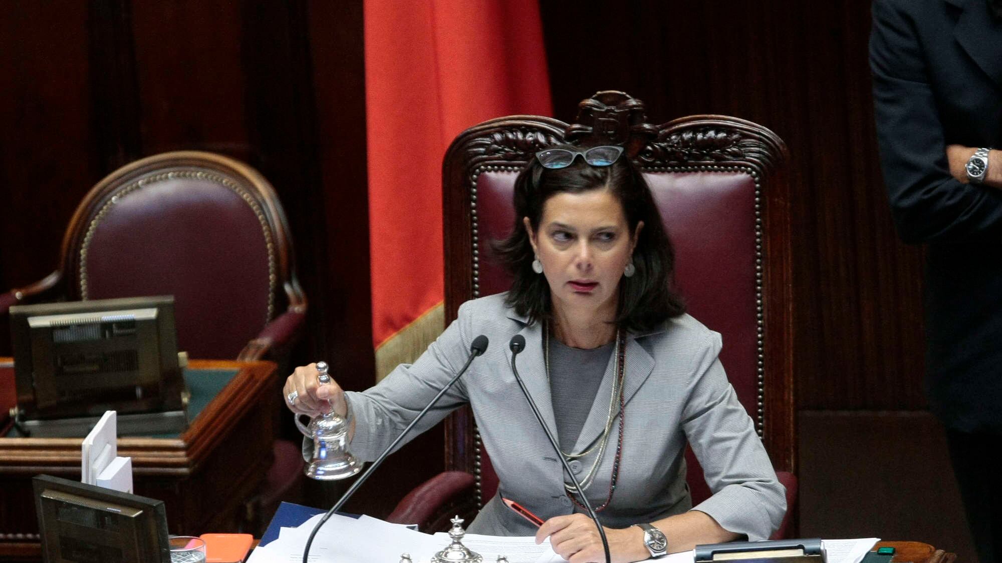 Tra la Lega e la Boldrini volano stracci in Aula