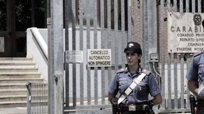 Choc a Modena, si presenta in caserma col cadavere della moglie: "L'ho uccisa"