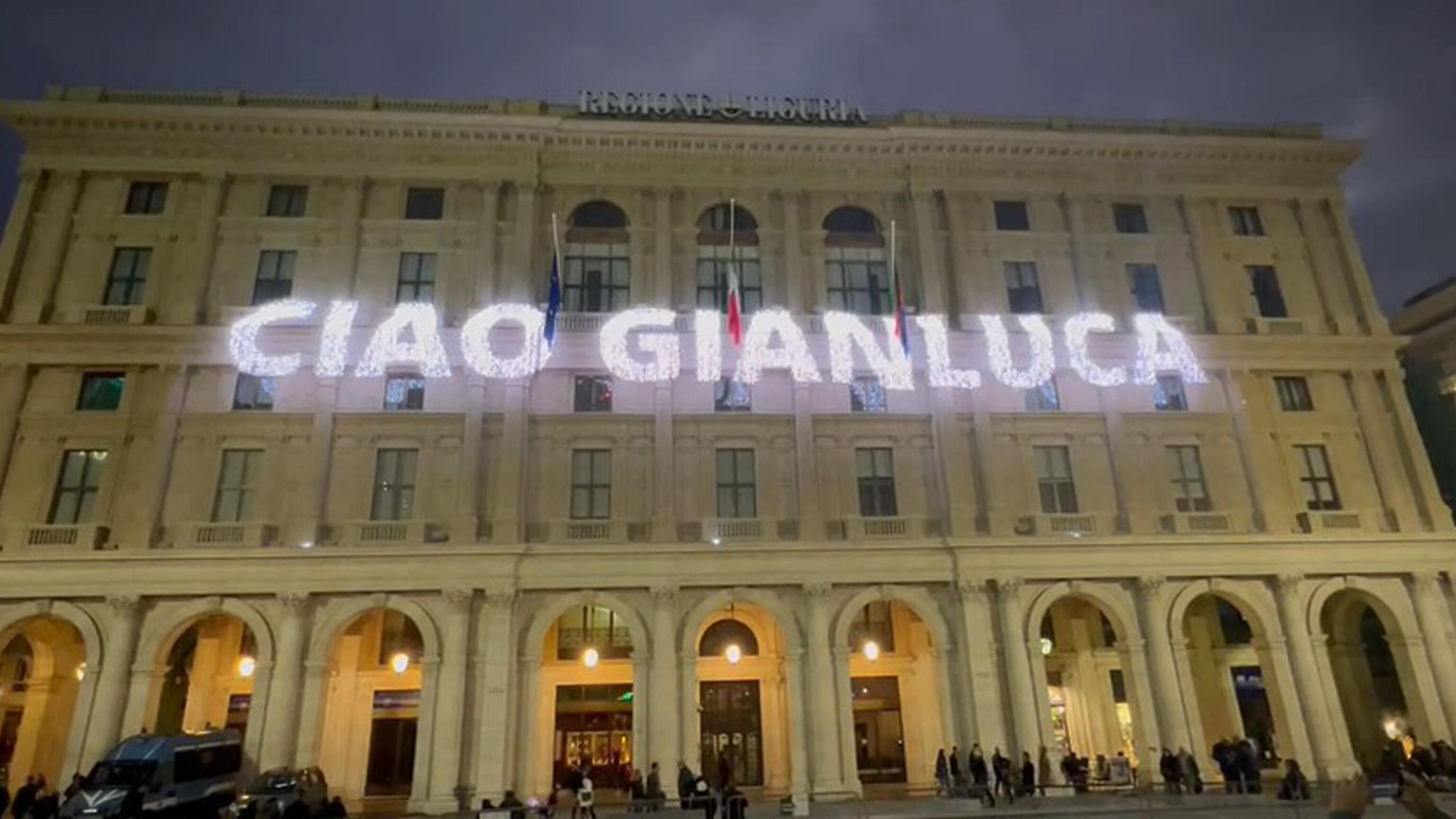 Vergogna a Genova: l'oltraggio a Vialli sul cartellone pubblicitario