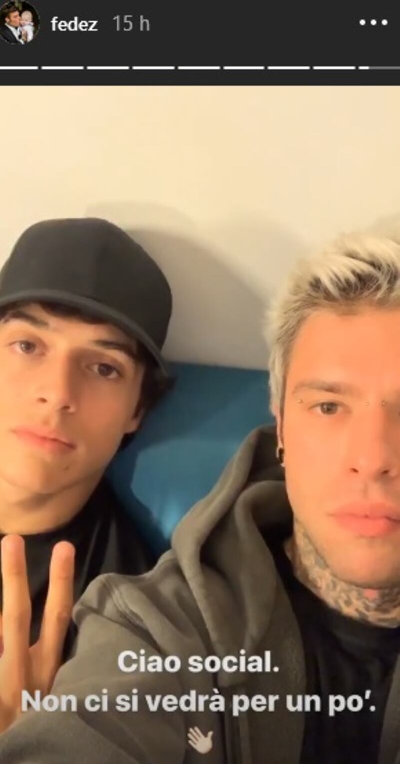Fedez saluta i social