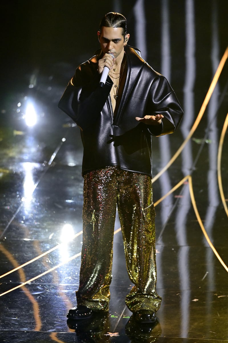 Sanremo 2024: ecco il look della finalissima del Festival di Mahmood 1