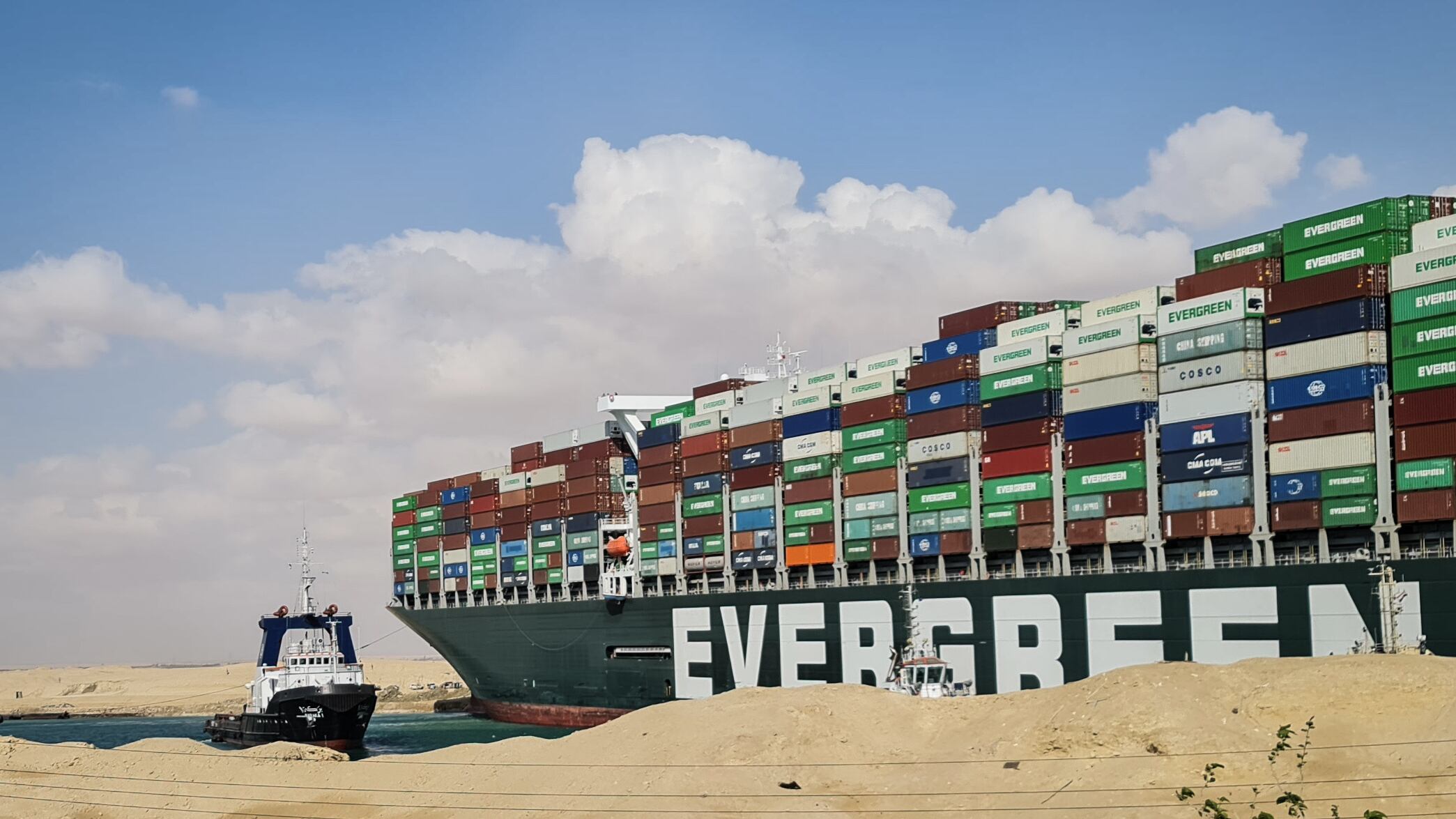 Il grande caos di Suez. Merci e petrolio bloccati. A rischio l'export italiano