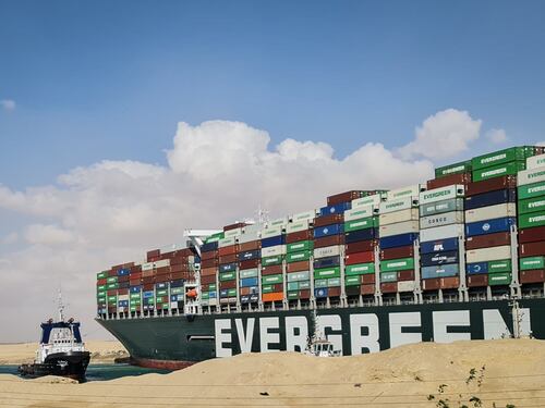 Il grande caos di Suez. Merci e petrolio bloccati. A rischio l'export italiano