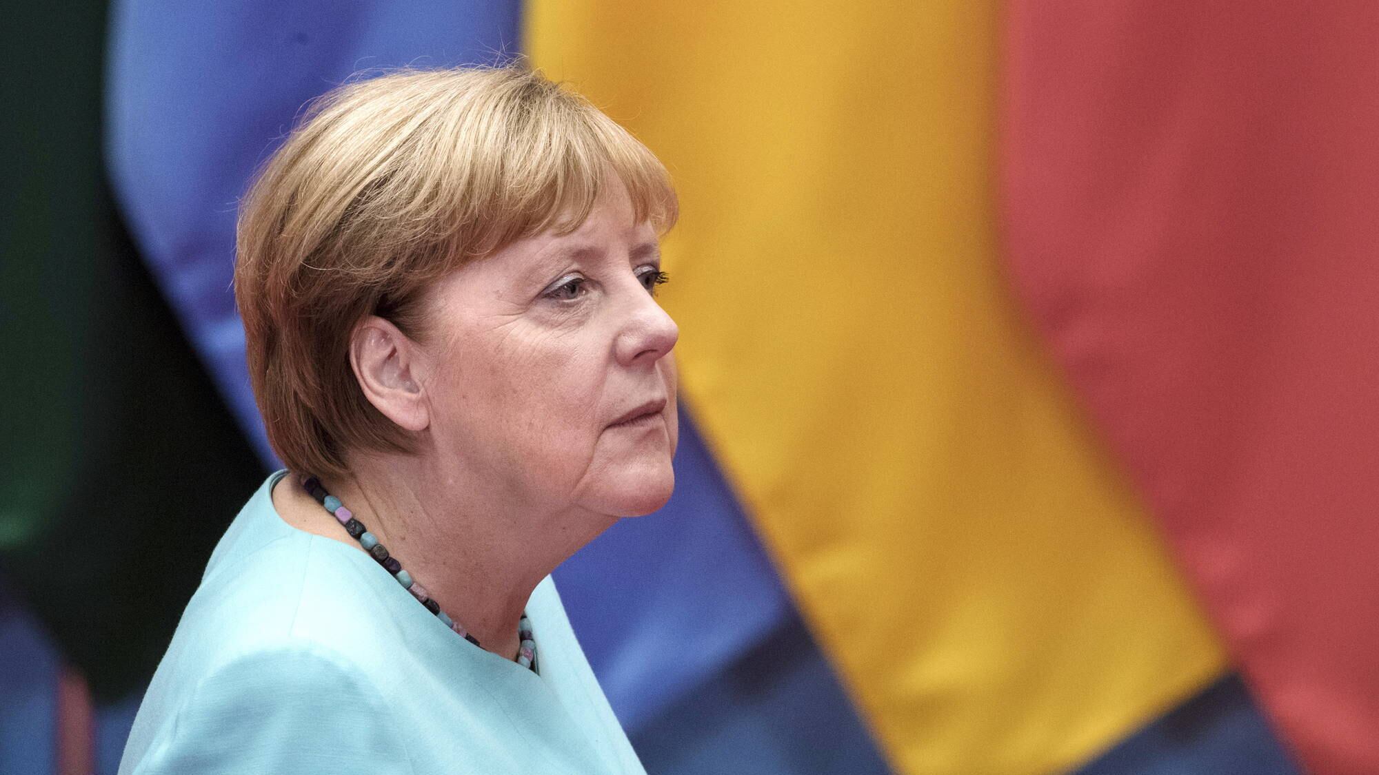 Angela ci mette la faccia ma non cede sui profughi