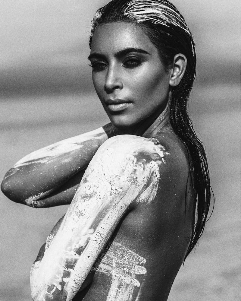 Kim Kardashian, shooting nuda nel deserto 4