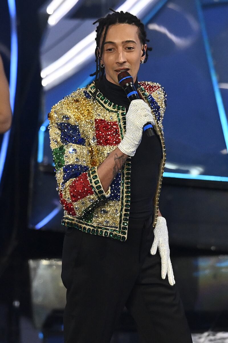 Sanremo 2024: ecco il look della terza serata del Festival di Ghali 11