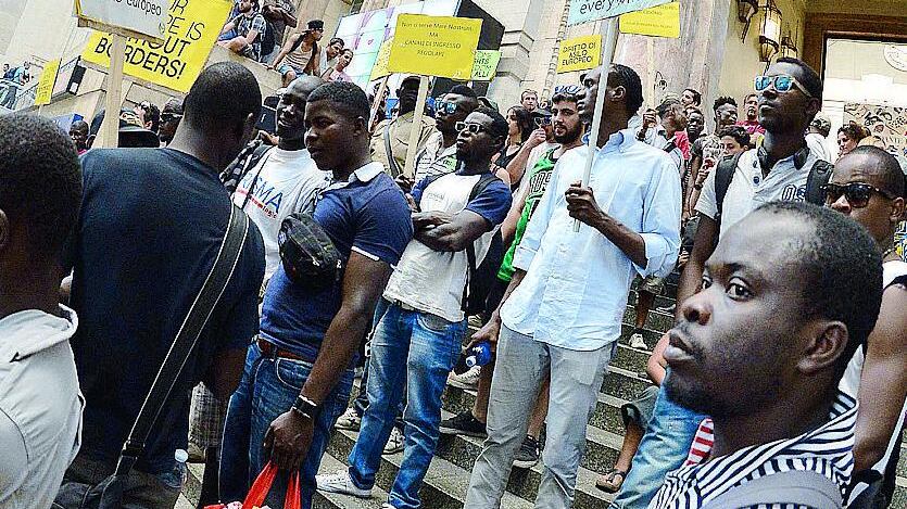 L'accusa della Caritas «Bande criminali gestiscono i profughi»