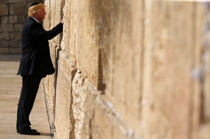 Donald Trump, il primo presidente Usa a visitare il Muro del Pianto 6