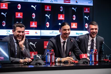 Ibrahimovic superstar: gli scatti del fuoriclasse di Malmo durante la presentazione 3