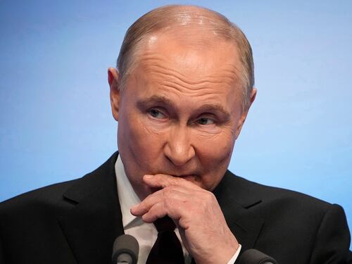 Europa e Usa accusano: "Putin leader illegittimo"