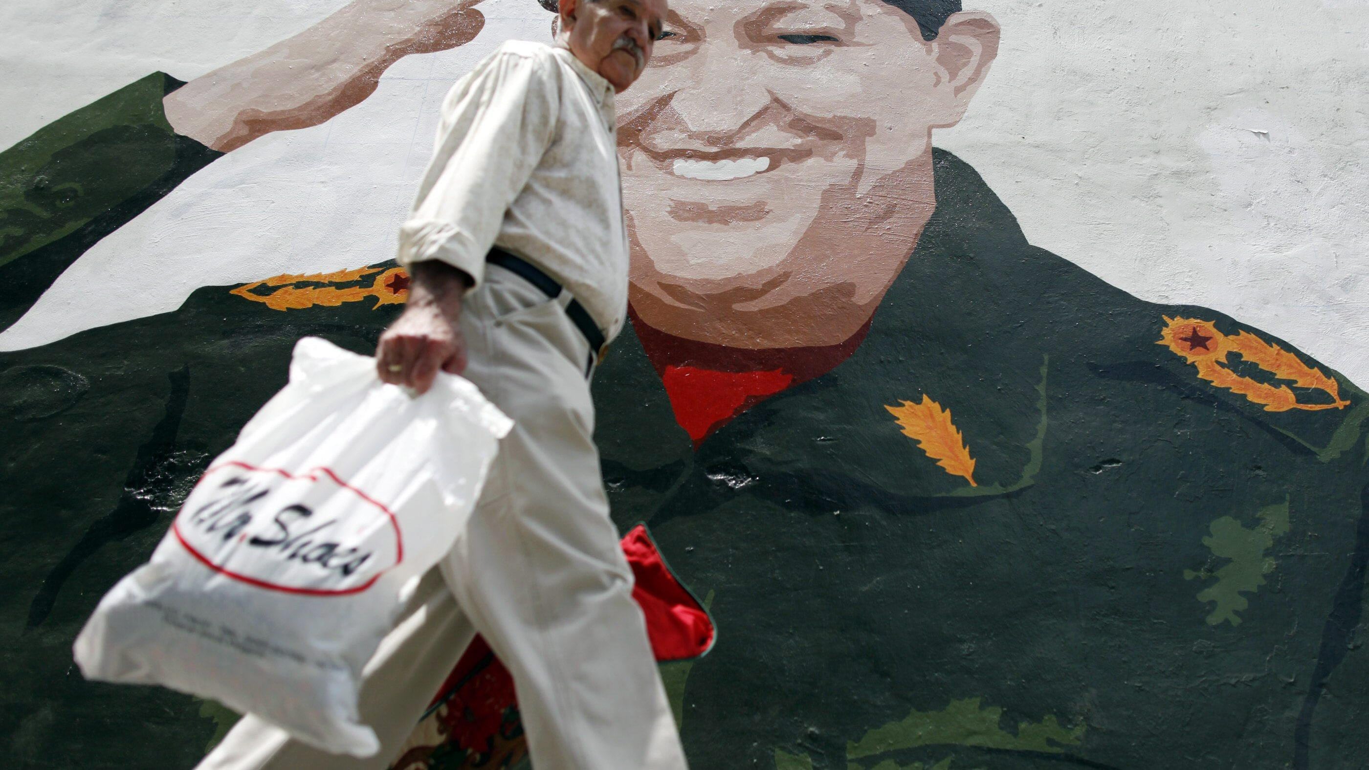 L'ultima sfida del chavismo: carta igienica "por el pueblo"
