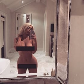 Kim Kardashian, il selfie nudo diventa un murales: foto 2
