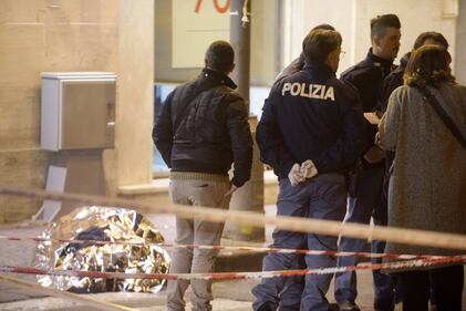 Rapina nel Napoletano, gioielliere uccide uno dei malviventi 16