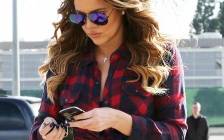 Khloé Kardashian a Los Angeles senza reggiseno 13