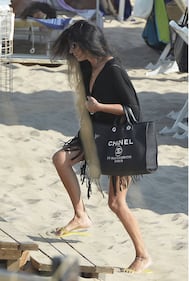 Pamela Prati, fisico perfetto al mare 11