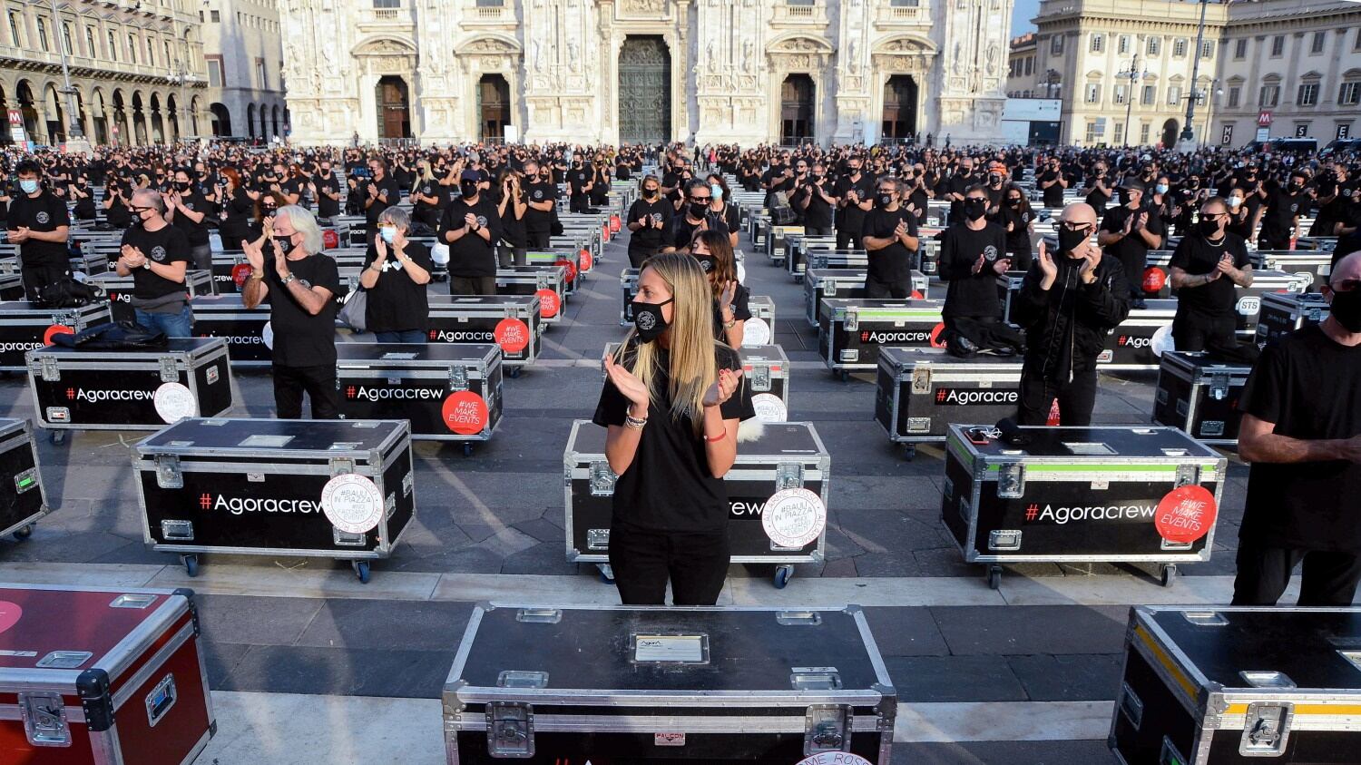 Protesta con i bauli in piazza, Assoallestimenti: "A fianco dei lavoratori dello spettacolo"