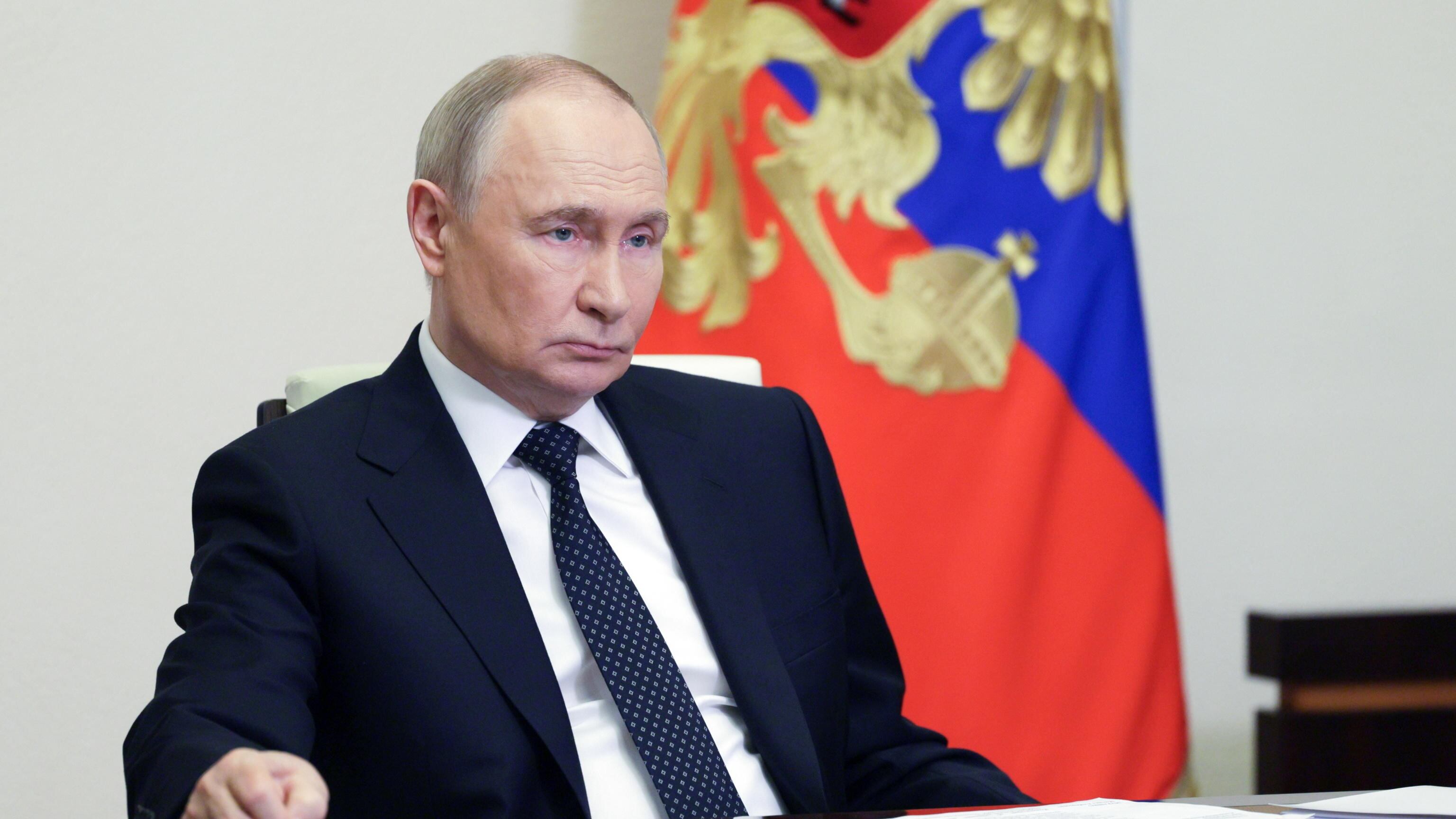 Putin chiude sulla tregua e attacca Kiev: "Regime marcio e terrorista". Nuova telefonata con Trump