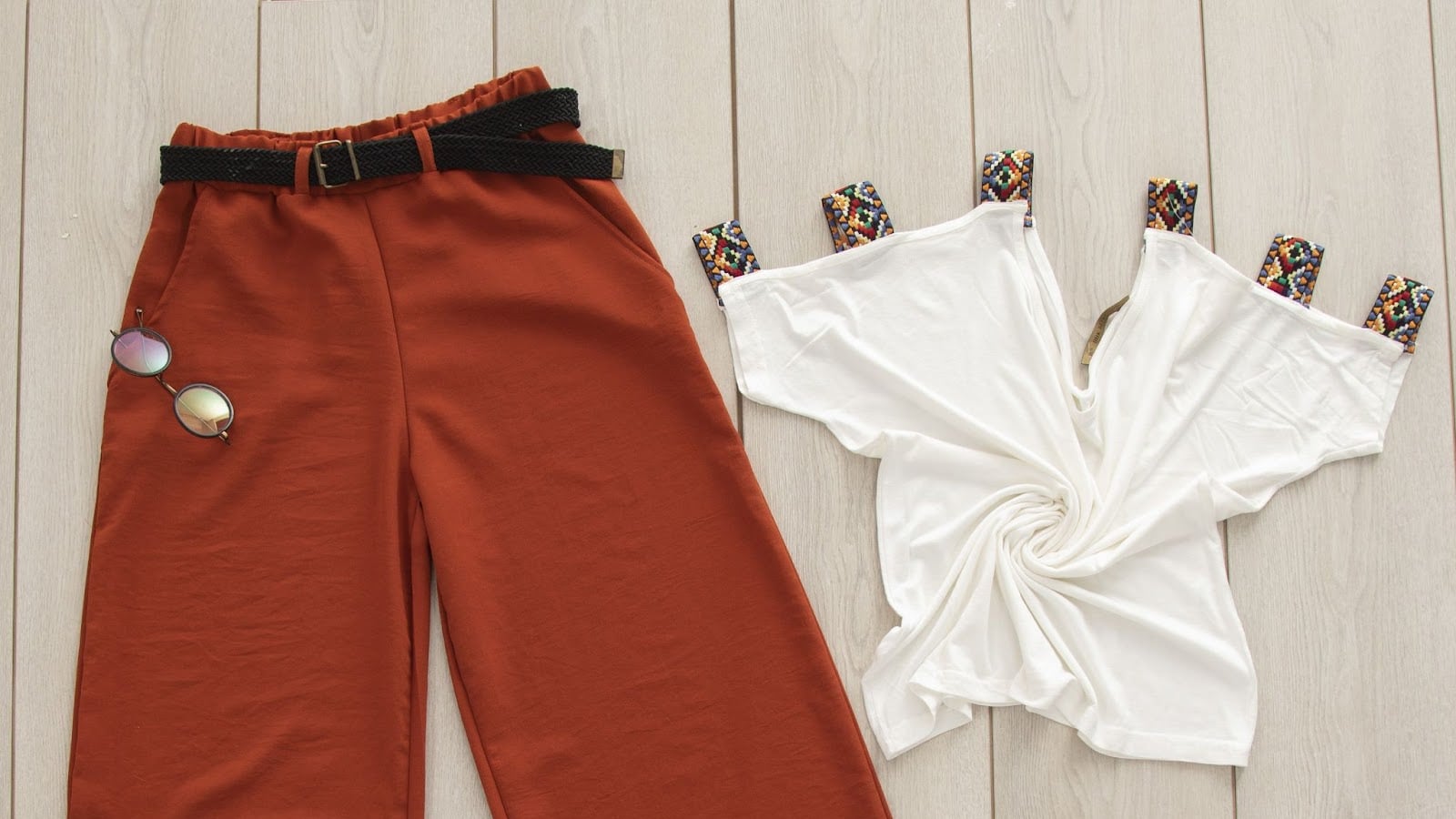 Moda, il colore mattone domina la primavera–estate delle over, ecco come abbinarlo