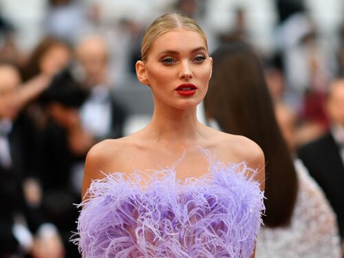 Elsa Hosk, la modella di Victoria's Secret da Cannes al bikini