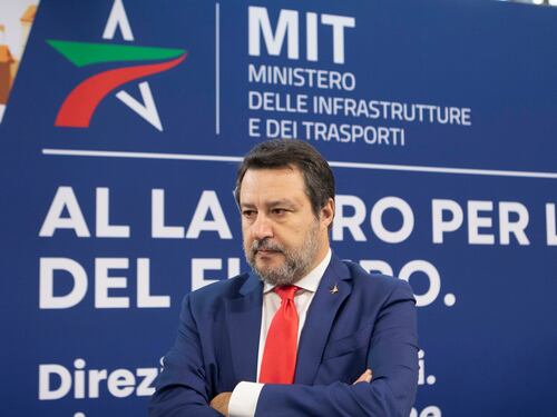 "La Lega si dia una calmata". Salvini: "Peace and love". Scintille Lega-FI