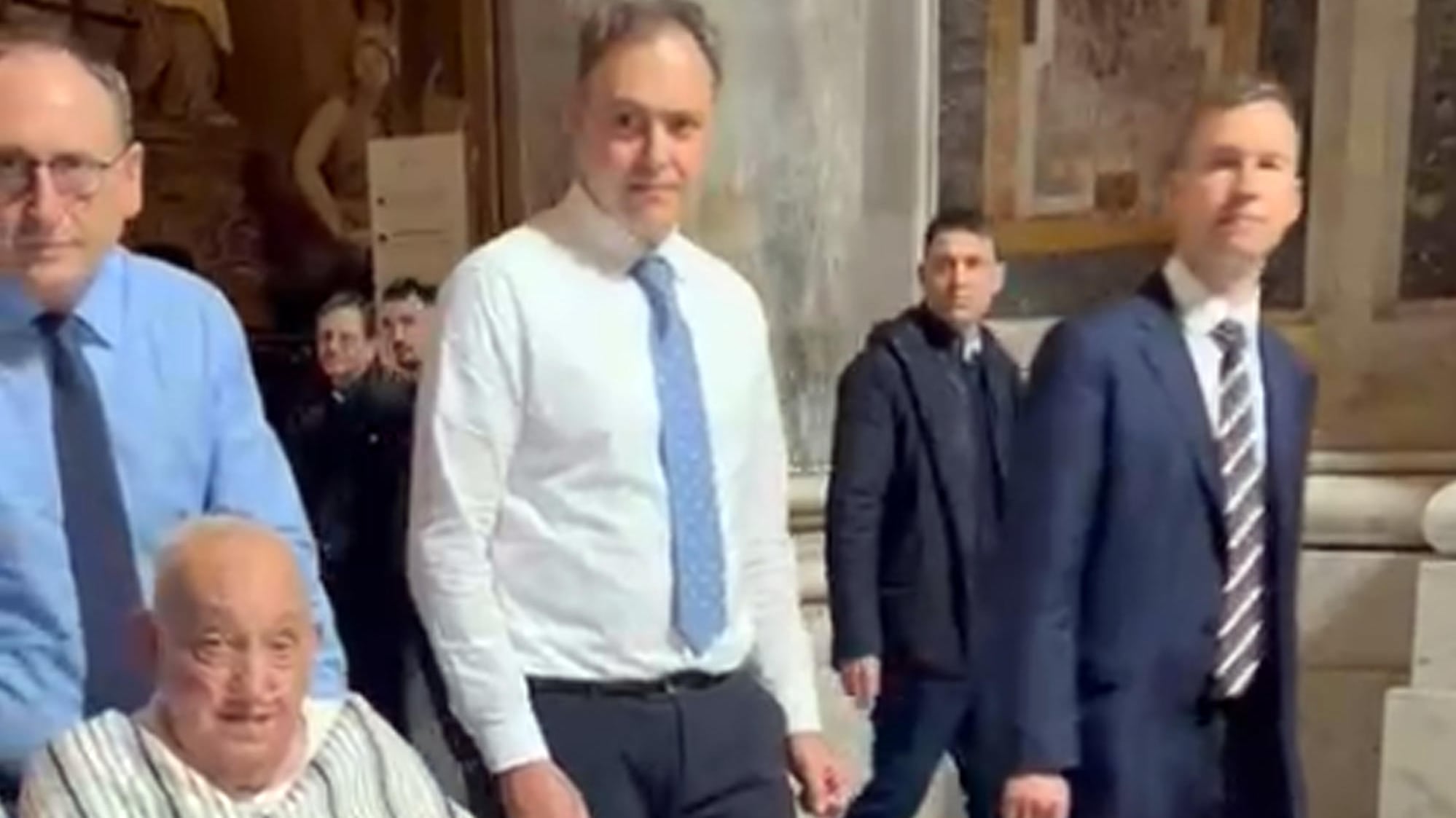 Non solo Bergoglio: tutte le volte dei Papi senza talare bianca