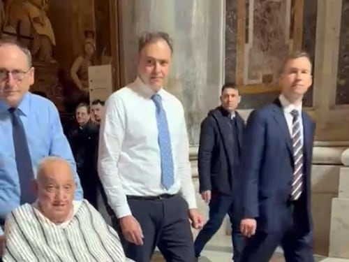 Il Papa mette in mostra tutta la sua sofferenza