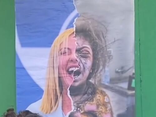 Manifesti choc contro Meloni, bufera sulle immagini col volto della premier deformato: quattro denunciati