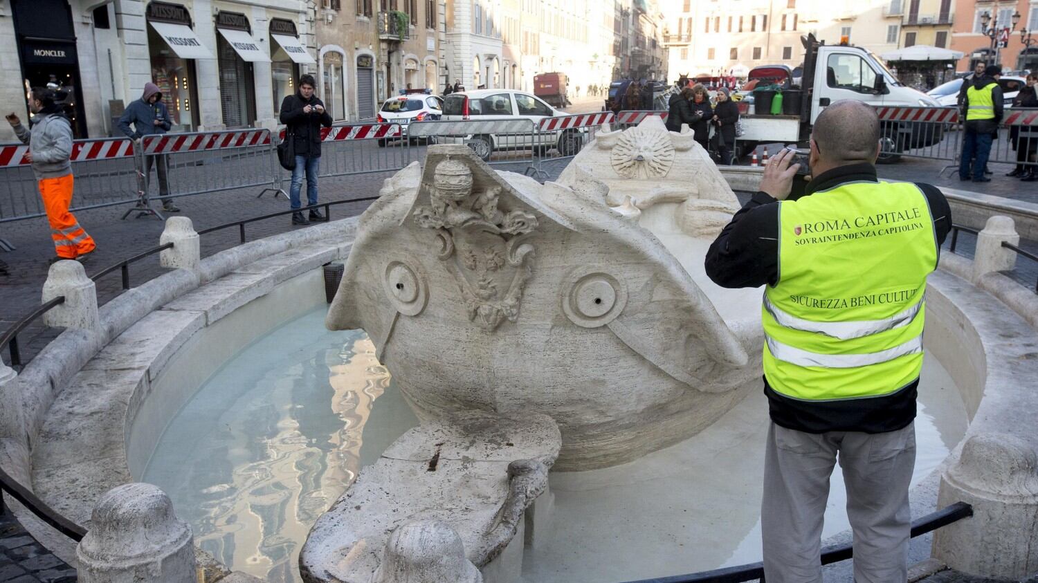La rabbia e il dolore della restauratrice della Barcaccia
