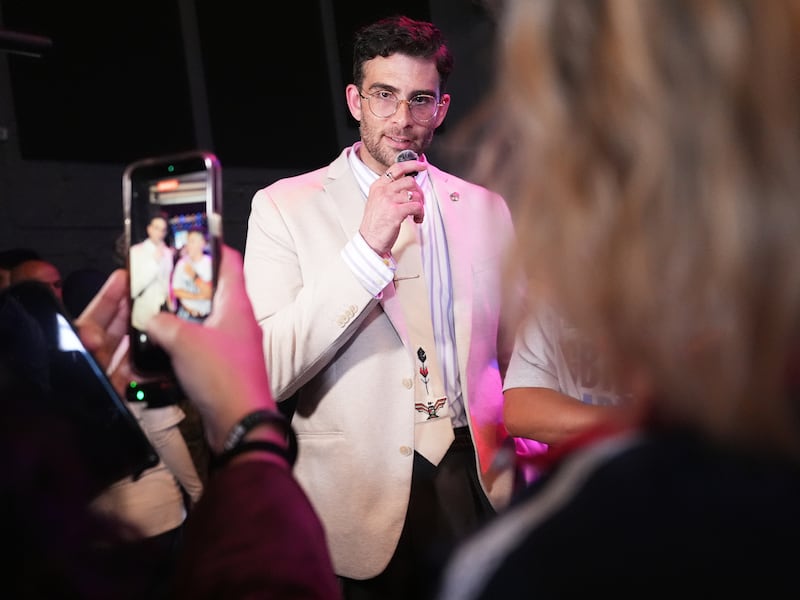 “Stati Uniti peggio di Al Qaeda”. È bufera sull’influencer dem Hasan Piker