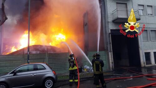 Cologno monzese, maxi-rogo in una cartiera 11