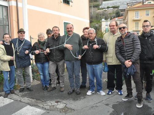 Ventimiglia, incatenati contro i migranti