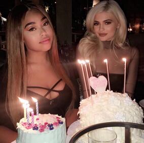 Kylie Jenner, lato b esplosivo in spiaggia 13