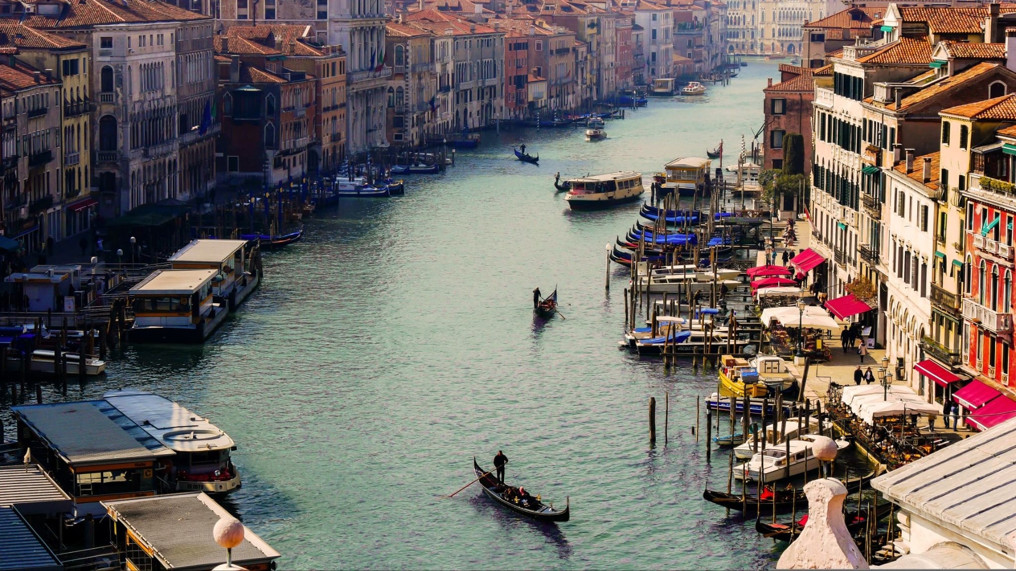 Turismo, l’Italia regina d’Europa anche d’estate: quali sono le località più visitate. Meloni: "Premiata bellezza della nazione e qualità dell'offerta"