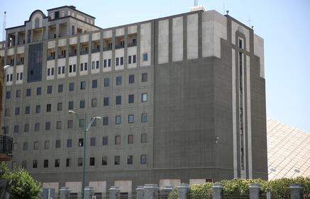 Teheran sotto attacco: terroristi asserragliati in parlamento 2