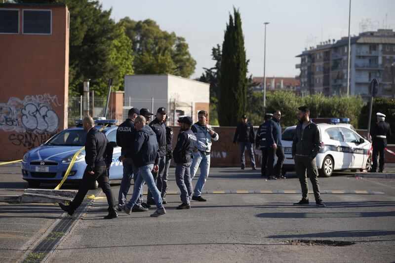 Roma, fiamme in camper di rom: morte tre sorelle 2