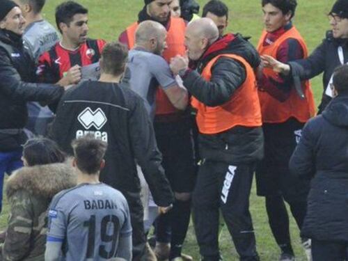 Follia in Lucchese-Alessandria: la testata dell'allenatore dei toscani scatena una maxi rissa