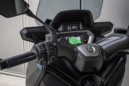 Yamaha XMAX 300 Tech Max: guarda la gallery 15
