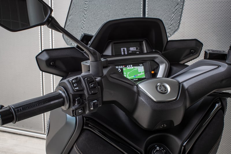Yamaha XMAX 300 Tech Max: guarda la gallery 15