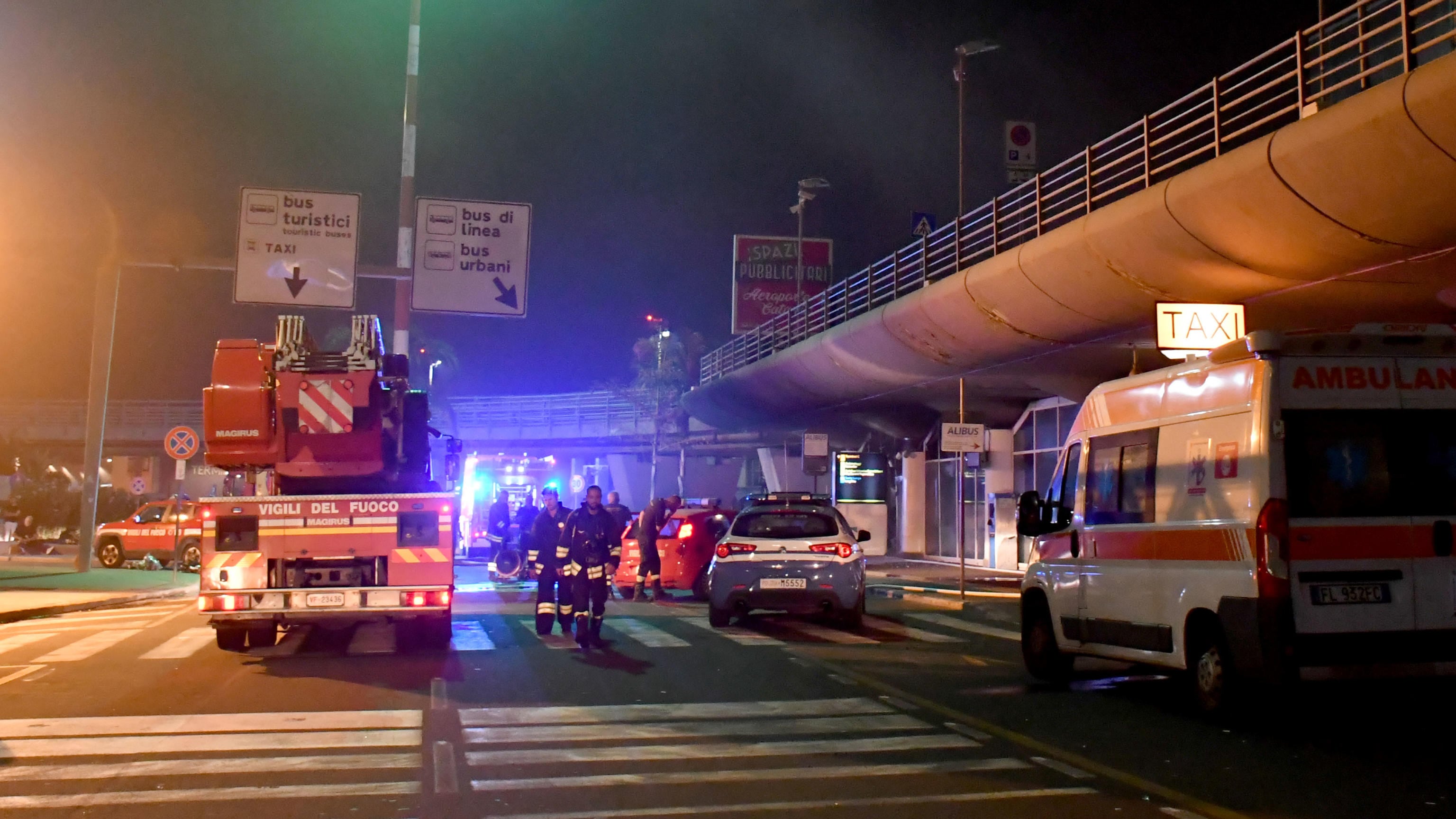 Catania, lo scalo a fuoco. 40mila sono senza voli. L'ipotesi incendio doloso