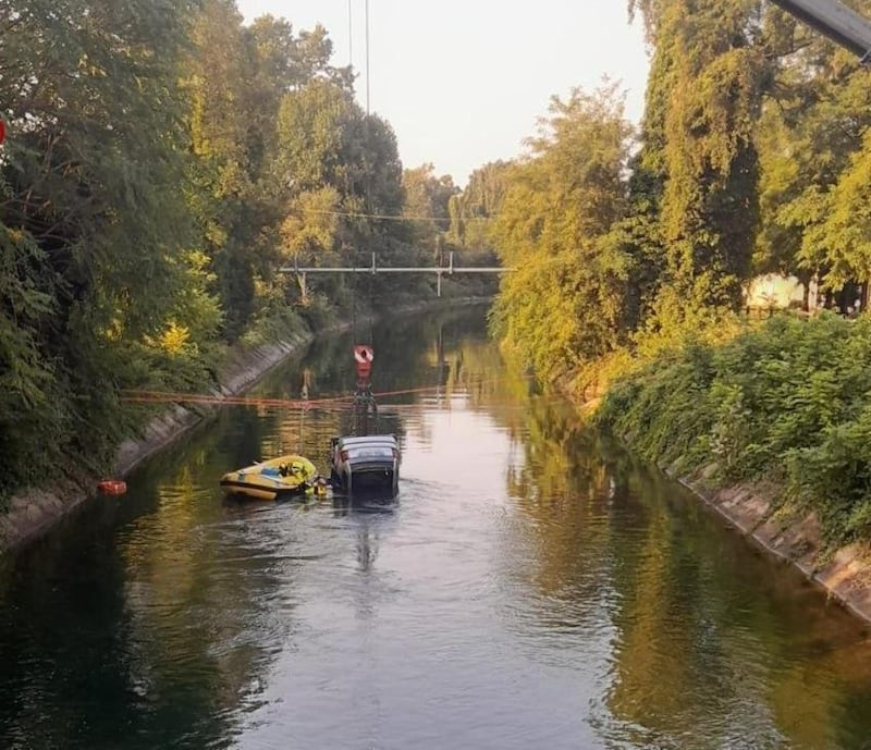 Senago, auto con 9 ragazzi finisce nel canale: morti tre 17enni - FOTO  8