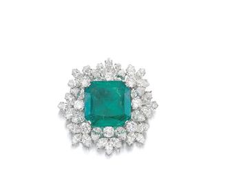 Spilla di smeraldi e diamanti da 27 carati firmata Bulgari