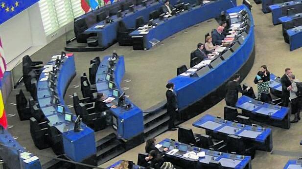 "Rischio fascismo", ma l'Ue diserta il processo al governo italiano
