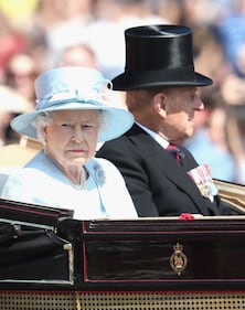 Kate Middleton ed Elisabetta II, stili a confronto 30