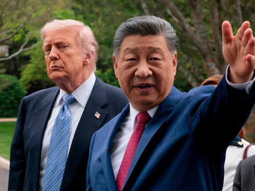 L’allarme sull’Ia, l’ombra di nuovi dazi e l’accoglienza tra caccia e bombardieri: i dossier sul tavolo del vertice Trump-Xi