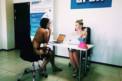 Se in Bielorussia i giovani vanno nudi al lavoro 4