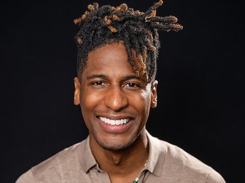 Jon Batiste dialoga al piano con Mozart e Thelonious Monk