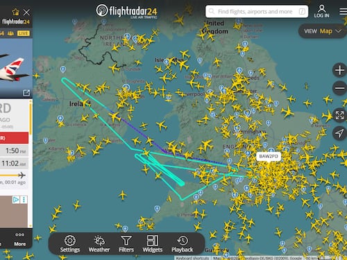 La perdita di quota, l’emergenza a bordo, l’inversione di rotta: paura sul Londra-Chicago