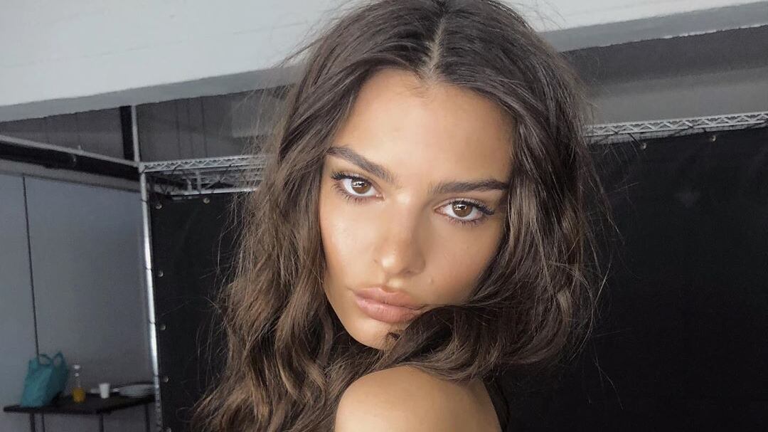 Emily Ratajkowski di nuovo in topless